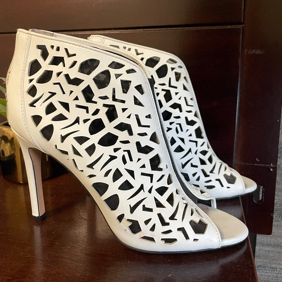 New Vince camuto peep toe booties - Picture 5 of 7